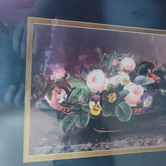 4 pictures of beautiful flowers  in a gold style frame - Picture 3 of 5